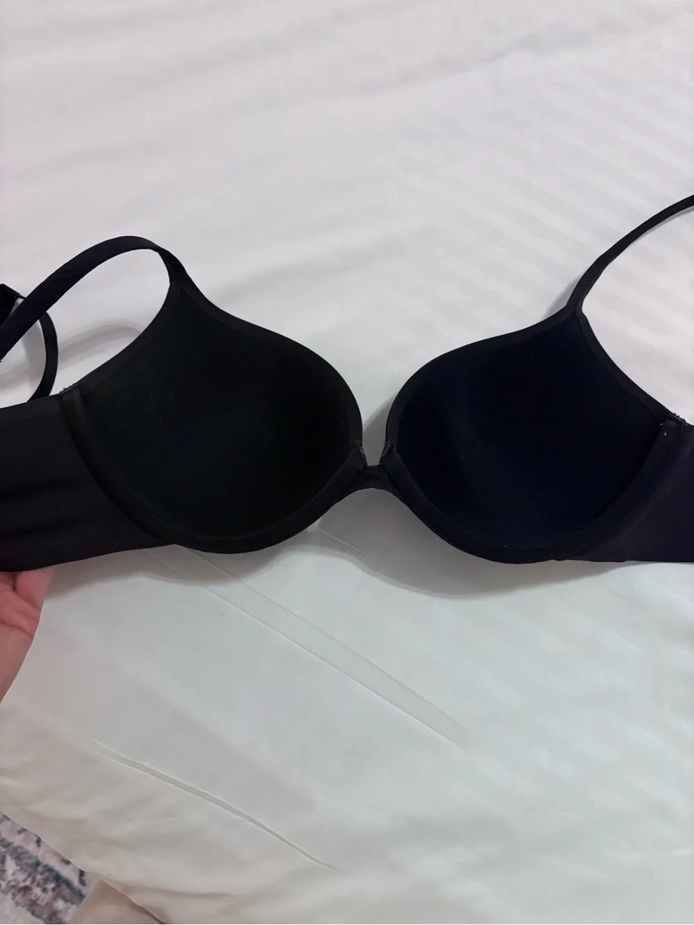 SKIMS Black teardrop push up bra - Picture 4 of 5